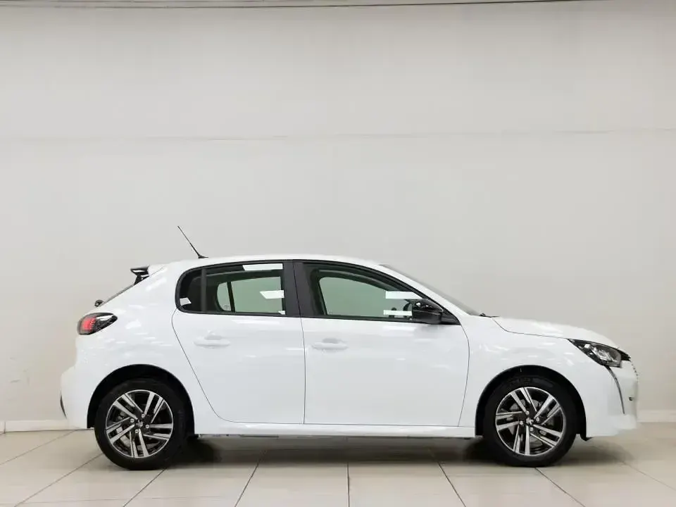 Käytetty Peugeot 208 Active 75 HP (55 kW) 2023 Valkoinen Viistoperä