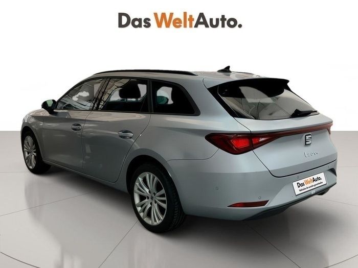 Gris plata Usado 2024 Seat Leon ST Style Familiar | 22.990 € (Precio justo) - Imagen 1/4