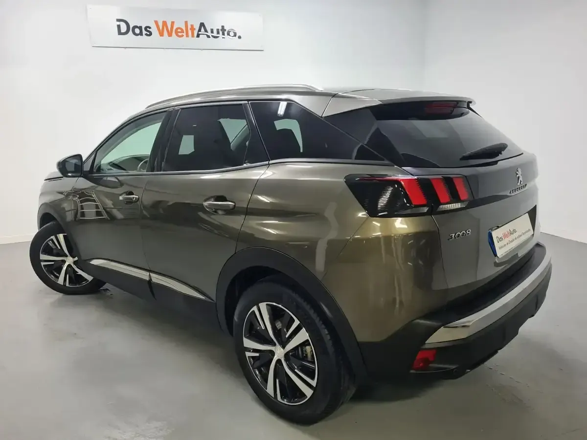 Usado Peugeot 3008 Allure 130 CV (95 kW) 2021 Verde SUV