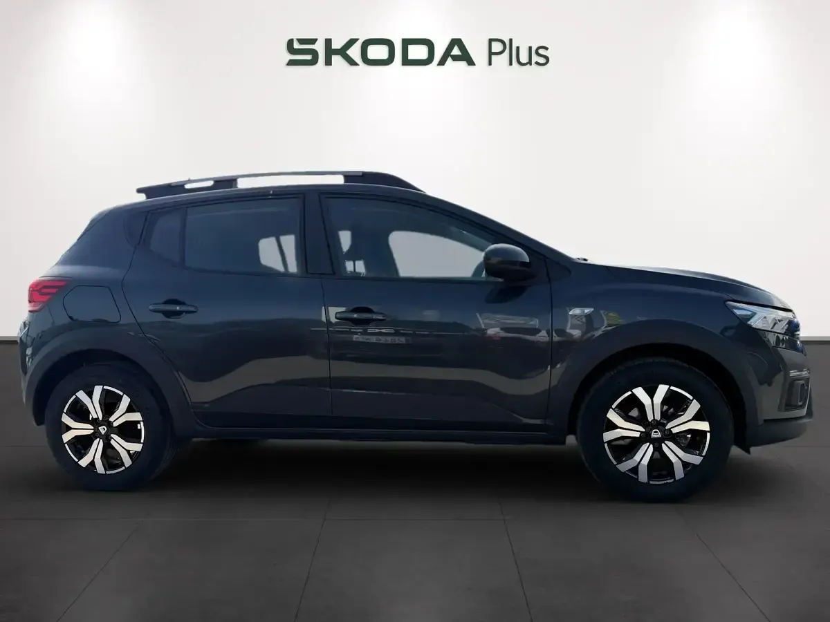 Usado Dacia Sandero Comfort 91 CV (66 kW) 2022 Negro