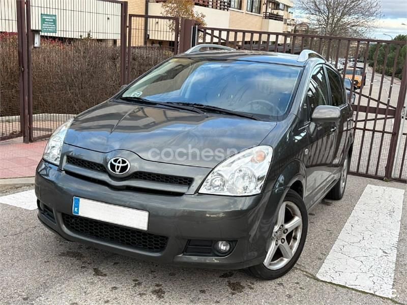 Usado Toyota Corolla Verso Sport 177 CV (130 kW) 2006 Gris / plata Monovolumen