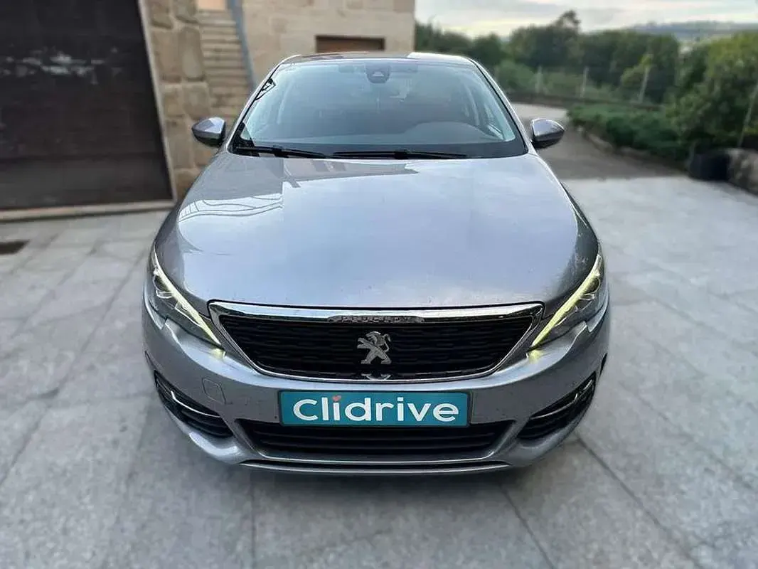 Usado Peugeot 308 Style 131 CV (96 kW) 2019 Gris Utilitario