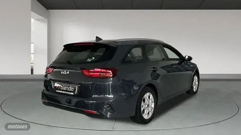 Usado Kia Ceed Sportswagon 120 CV (88 kW) 2023 Gris Familiar