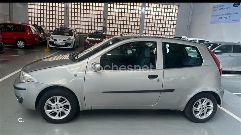 Usado Fiat Punto Dynamic 60 CV (44 kW) 2005 Gris / plata Utilitario