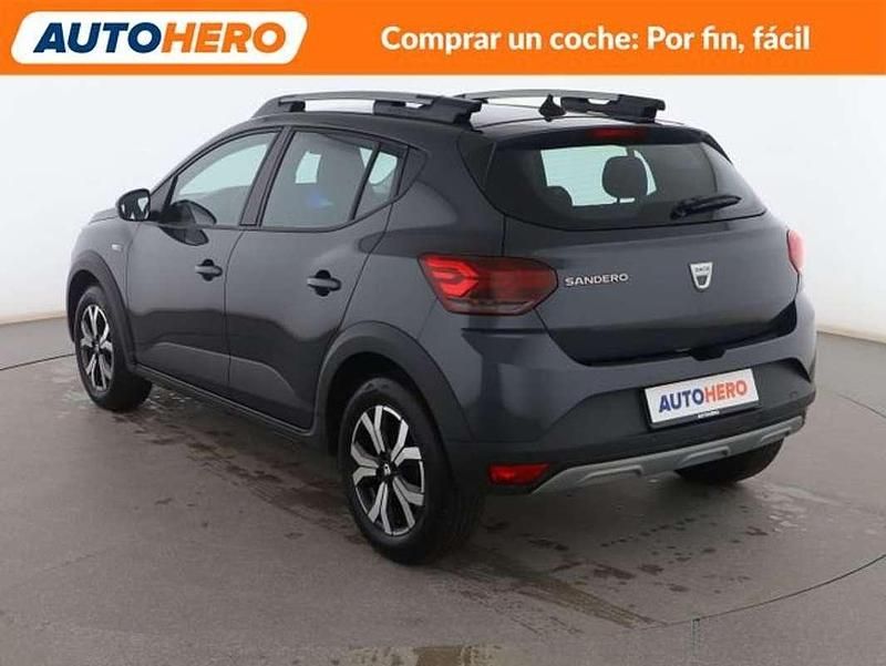 Usado Dacia Sandero Comfort 91 CV (66 kW) 2022 Gris Utilitario