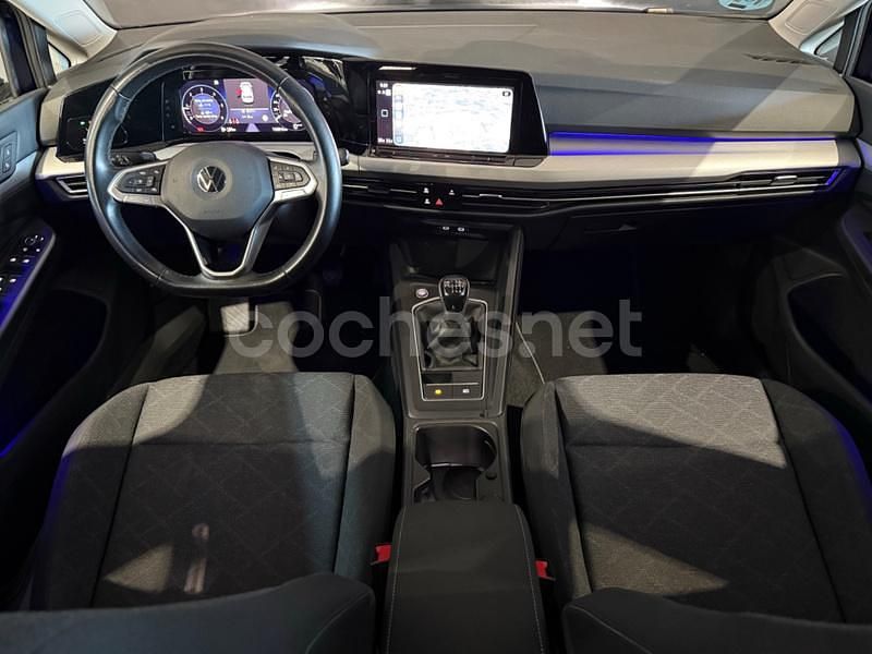 Usado VW Golf VIII 116 CV (85 kW) 2021 Azul Berlina