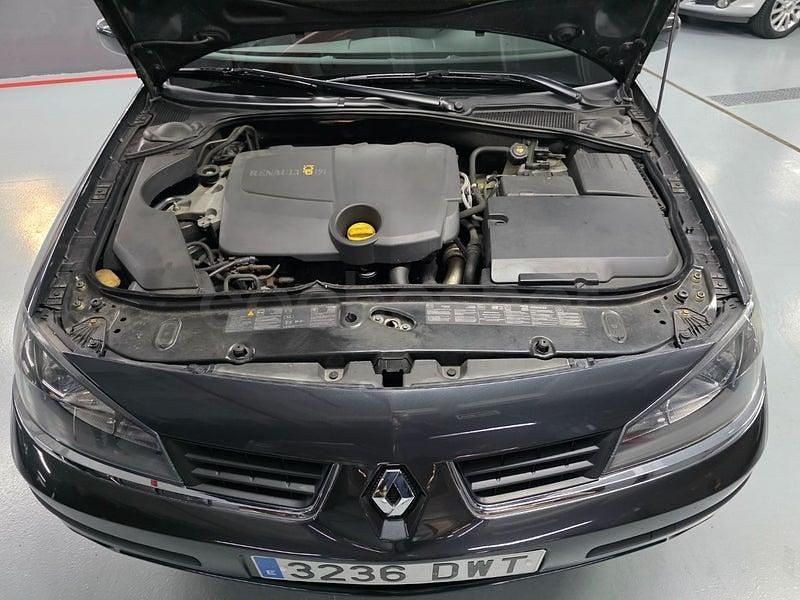 Usado Renault Laguna II Authentique 110 CV (80 kW) 2006 Gris / plata Berlina