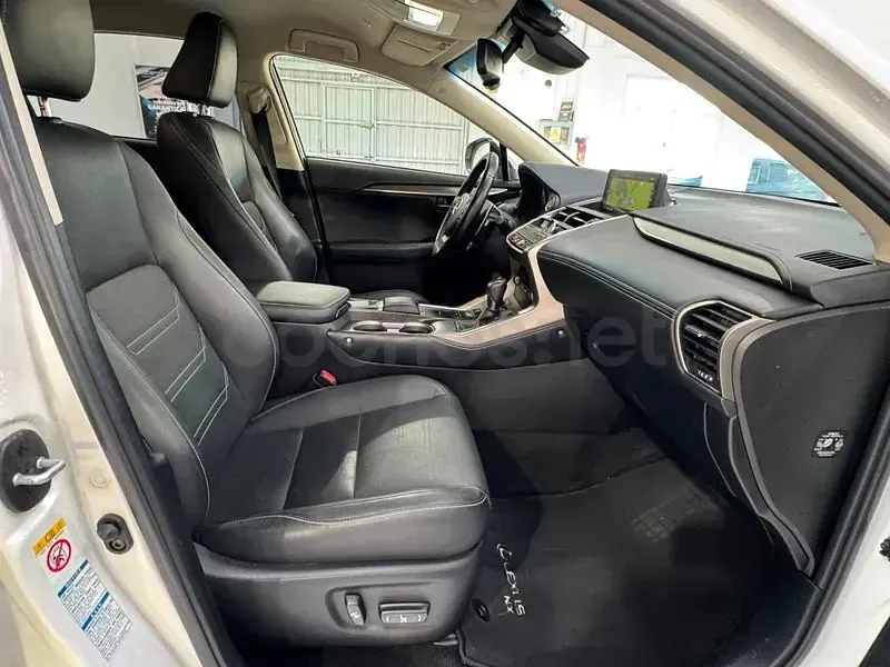 Usado Lexus NX300h Executive Line 197 CV (144 kW) 2018 Blanco SUV