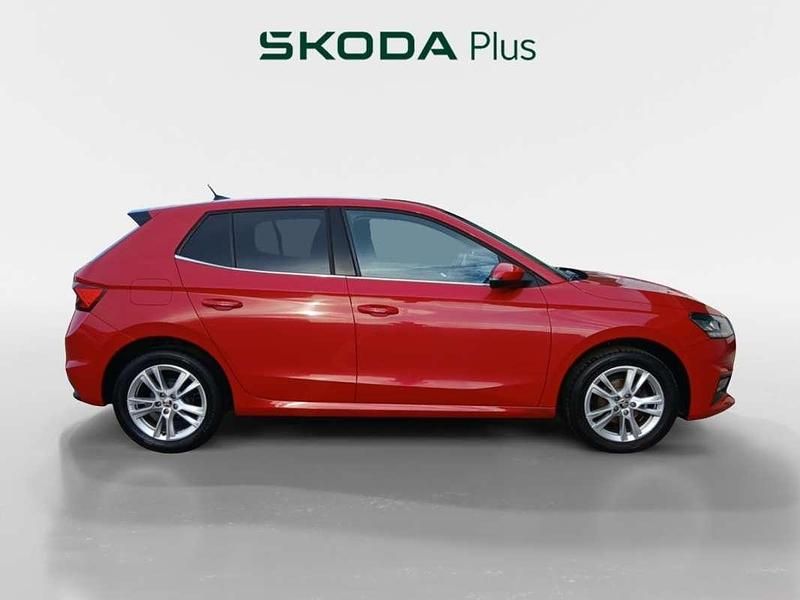 Usado Skoda Fabia Selection 80 CV (58 kW) 2024 Rojo Berlina
