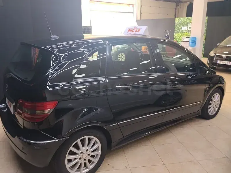 Usado Mercedes B180 109 CV (80 kW) 2007 Negro Monovolumen