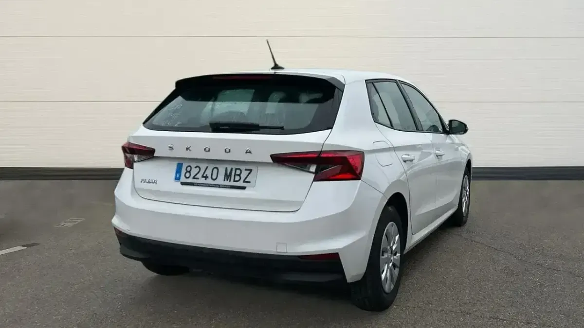 Käytetty Skoda Fabia Active 80 HP (58 kW) 2022 Valkoinen Viistoperä