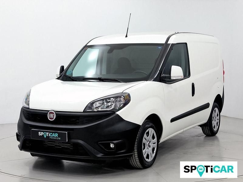 Usado Fiat Doblò 105 CV (77 kW) 2022 Blanco Monovolumen