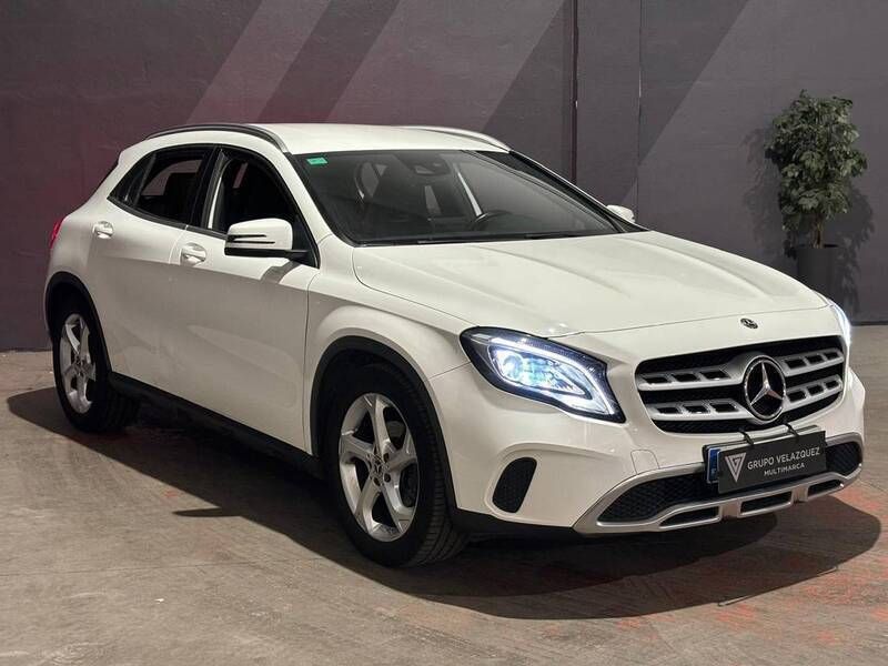 Usado Mercedes GLA180 Urban 122 CV (89 kW) 2019 Blanco SUV