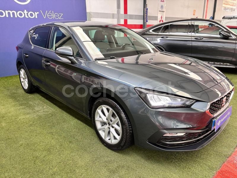 Gris / plata Usado 2020 Seat Leon Style Berlina | 16.990 € (Precio justo) - Imagen 1/4