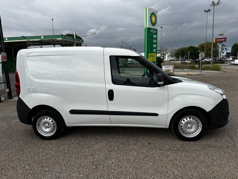 Usado Opel Combo 95 CV (69 kW) 2017 Blanco Monovolumen