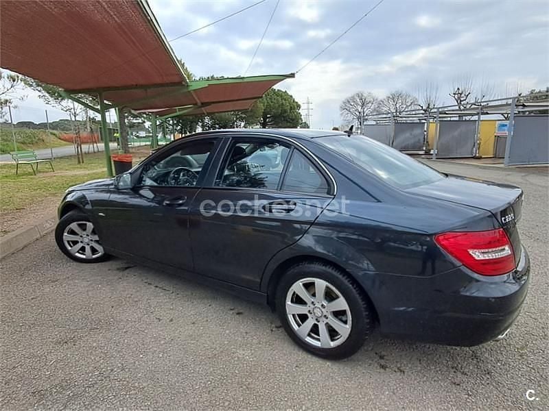 Usado Mercedes C220 Elegance 170 CV (125 kW) 2011 Negro Berlina