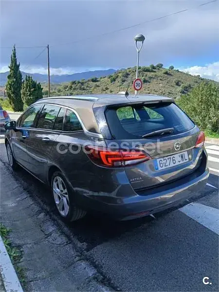 Usado Opel Astra Business 110 CV (80 kW) 2017 Gris / plata Familiar