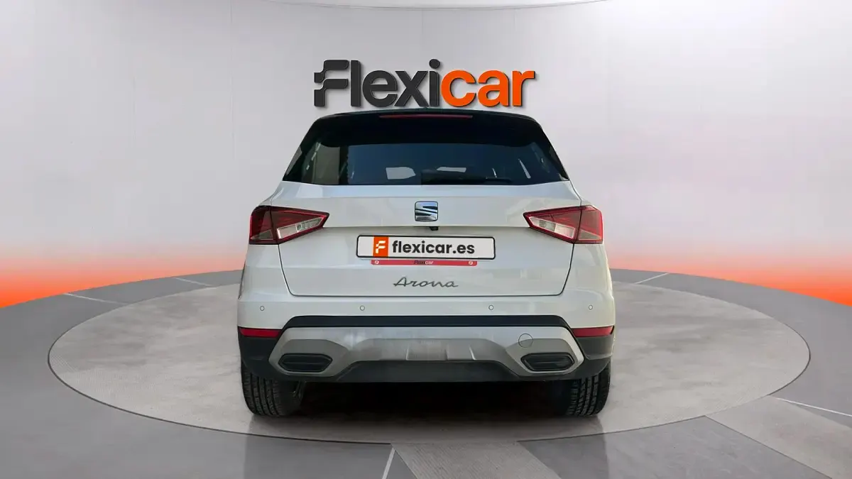 Usado Seat Arona Style Plus 110 CV (80 kW) 2022 Blanco SUV
