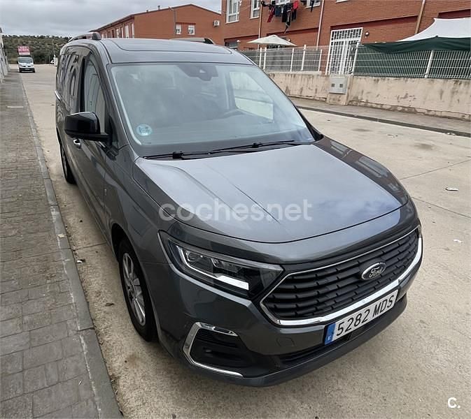 Gris / plata Usado 2023 Ford Grand Tourneo Connect Titanium Monovolumen | 25.500 € (Precio justo) - Imagen 1/4