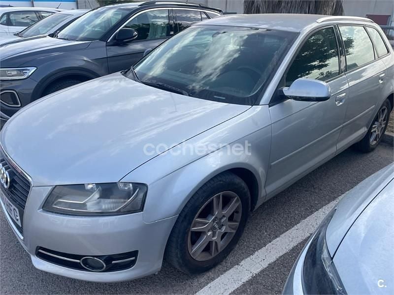 Käytetty Audi A3 Attraction 105 HP (77 kW) 2011 Harmaa Viistoperä