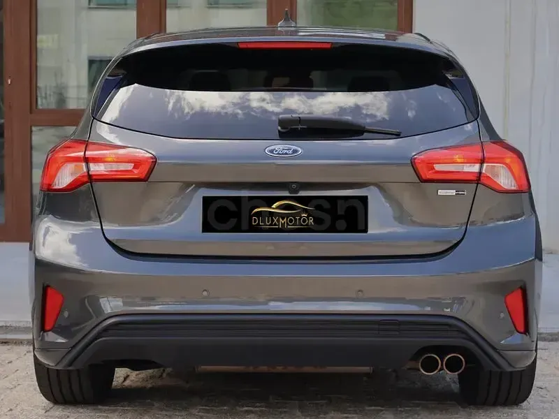 Usado Ford Focus ST-Line 125 CV (91 kW) 2022 Gris / plata Berlina