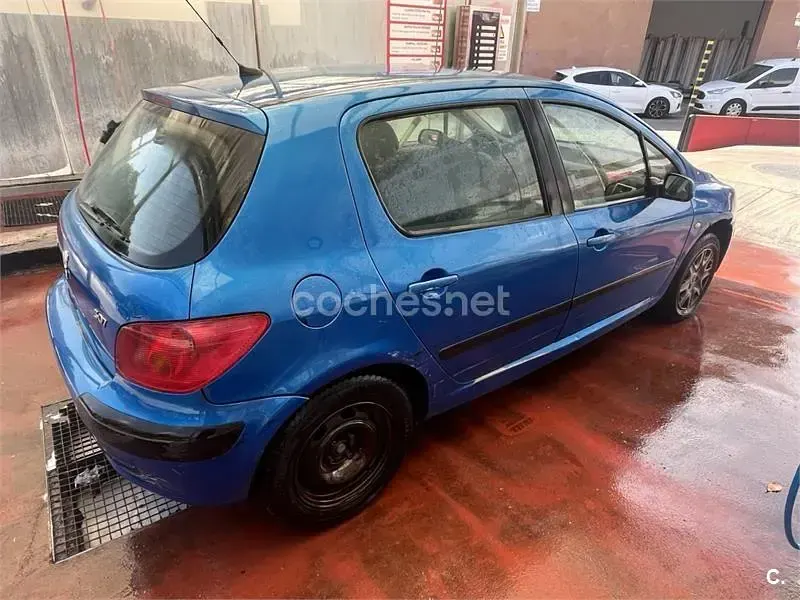 Usado Peugeot 307 90 CV (66 kW) 2004 Azul Berlina