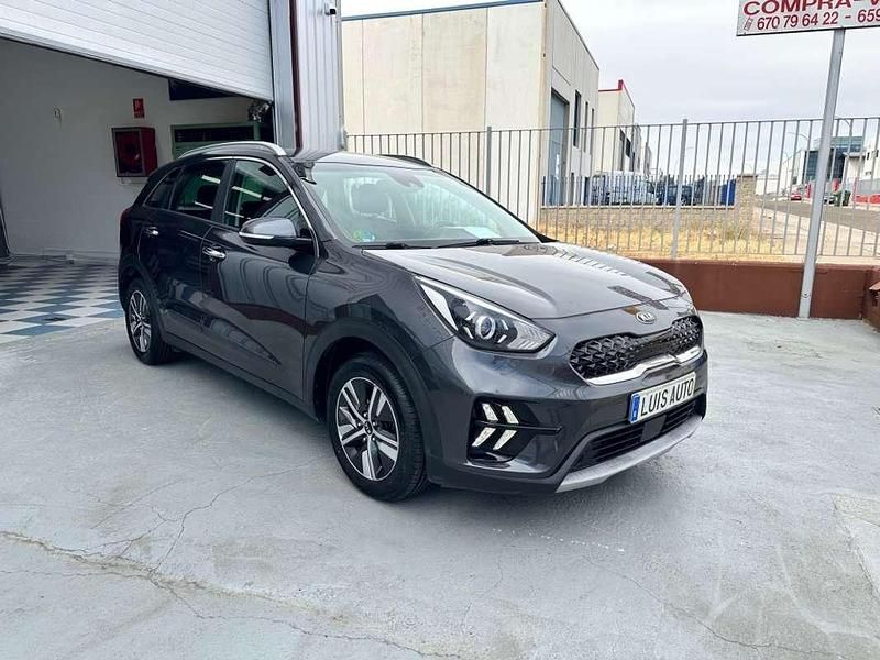 Usado Kia Niro 141 CV (103 kW) 2022 Gris / plata SUV
