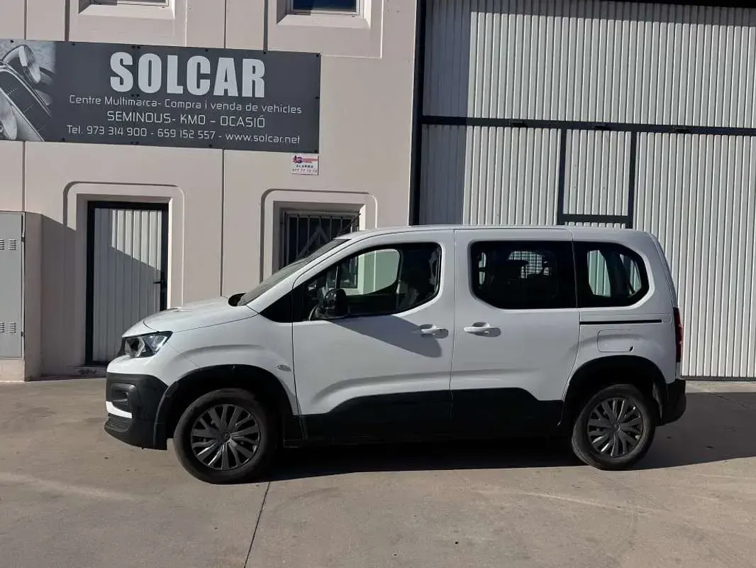 Usado Peugeot Rifter Allure 102 CV (75 kW) 2023 Blanco Monovolumen