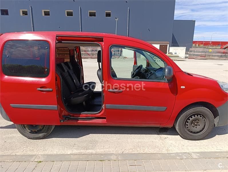 Usado Renault Kangoo Expression 90 CV (66 kW) 2016 Rojo Monovolumen
