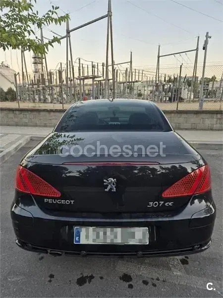 Usado Peugeot 307 CC 138 CV (101 kW) 2005 Negro Descapotable