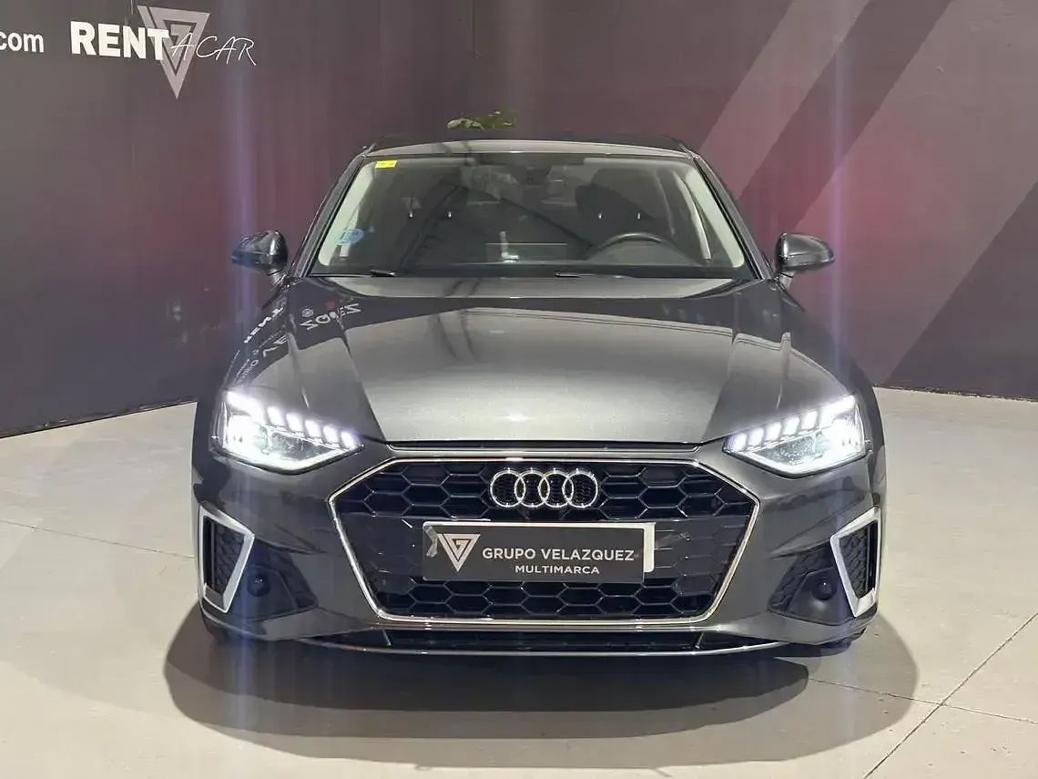 Usado Audi A4 S-Line 136 CV (100 kW) 2021 Gris / plata Berlina