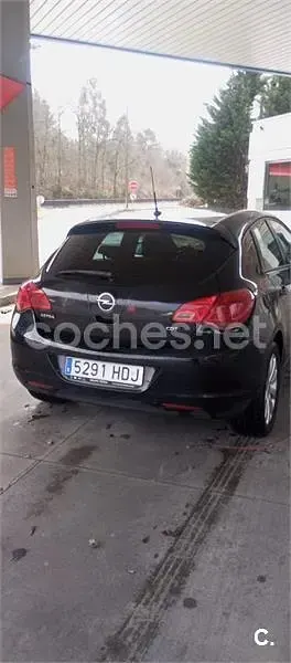Usado Opel Astra Edition 110 CV (80 kW) 2011 Negro Berlina