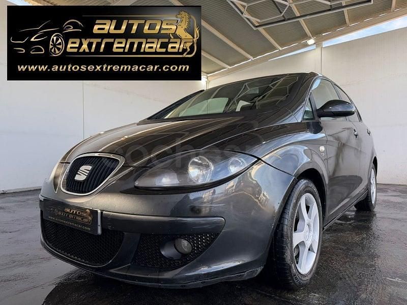 Usado Seat Altea Sport 105 CV (77 kW) 2005 Gris / plata Monovolumen