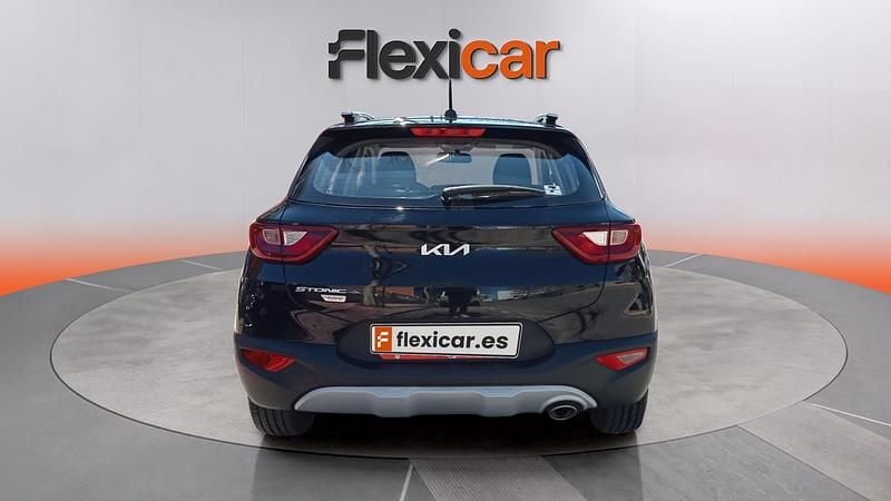 Usado Kia Stonic 101 CV (74 kW) 2022 Negro SUV