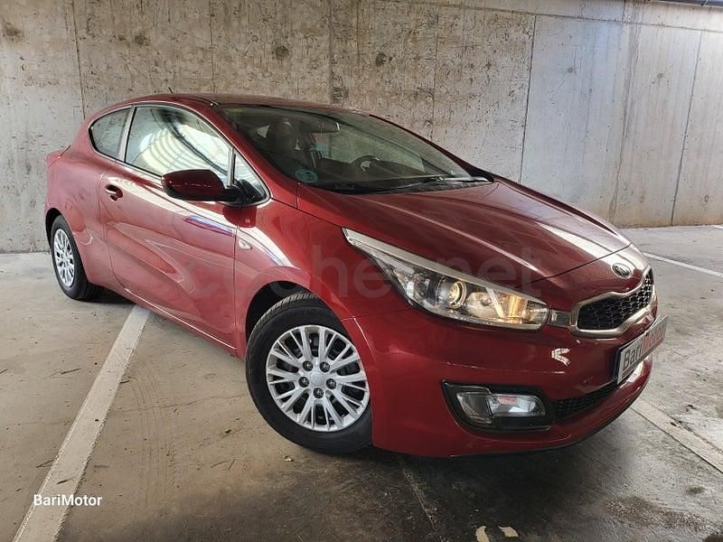 Używany Kia Ceed 100 KM (73 kW) 2013 Czerwony Hatchback