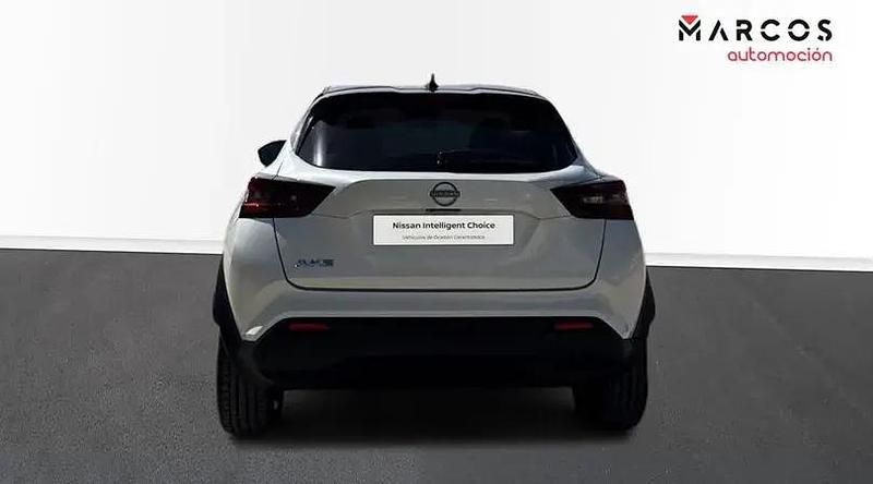 Usado Nissan Juke Pack 114 CV (83 kW) 2023 Lunar white midnight black metalizado SUV