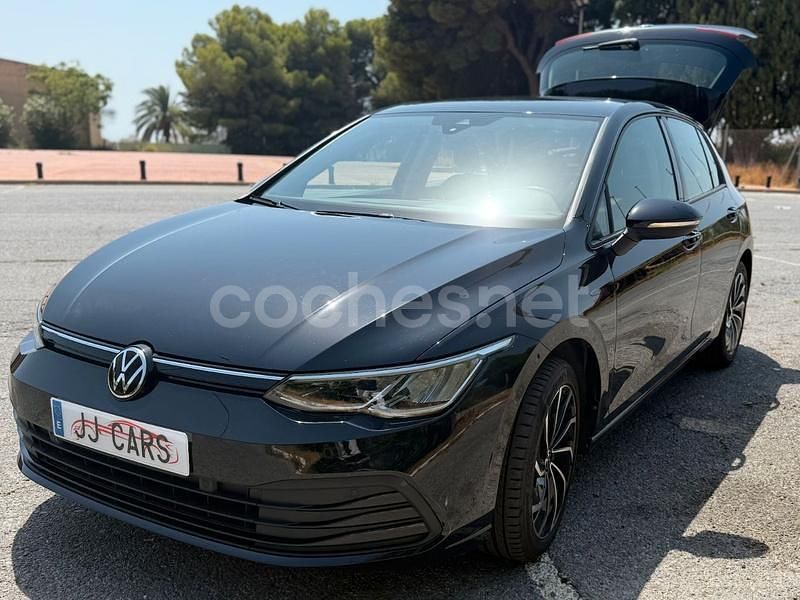 Negro Usado 2022 VW Golf VIII Life Berlina | 20.995 € (Buen precio) - Imagen 1/4