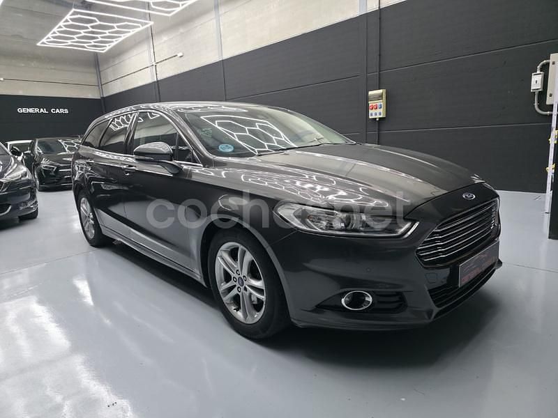 Usado Ford Mondeo Titanium 150 CV (110 kW) 2017 Gris / plata Familiar