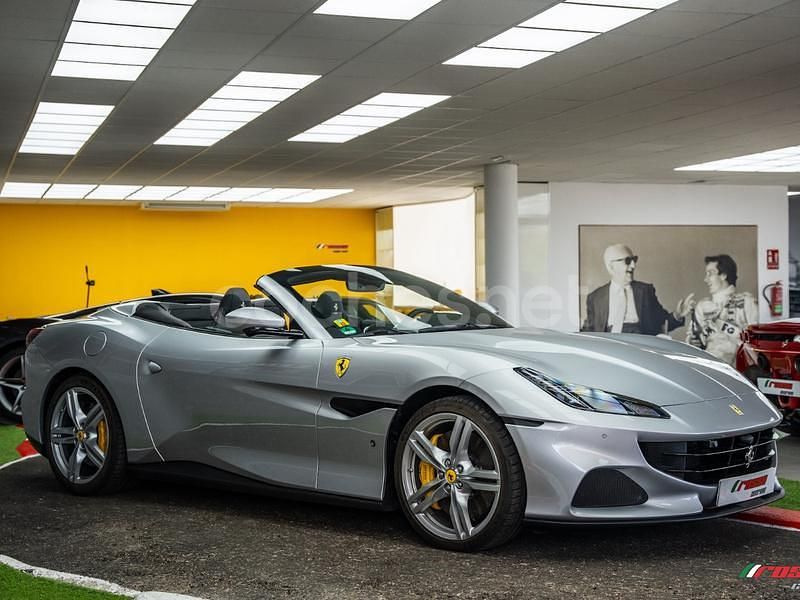 Usado Ferrari Portofino 600 CV (441 kW) 2023 Gris / plata Descapotable
