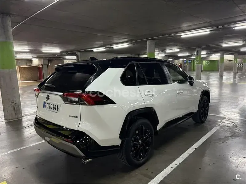 Usado Toyota RAV4 Hybrid Style 218 CV (160 kW) 2021 Blanco SUV