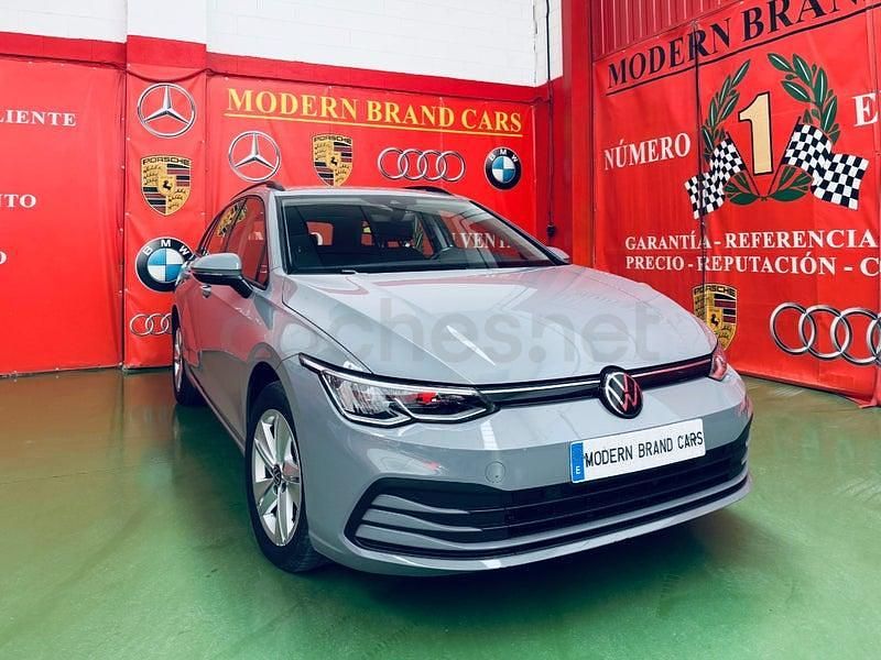 Usado VW Golf VIII 115 CV (84 kW) 2022 Gris / plata Familiar