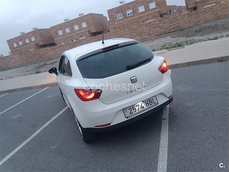 Usado Seat Ibiza SC Sport 105 CV (77 kW) 2011 Blanco Utilitario