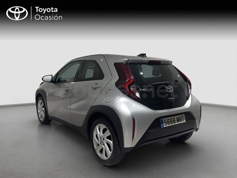 Usado Toyota Aygo X Play 72 CV (52 kW) 2024 Gris / plata SUV
