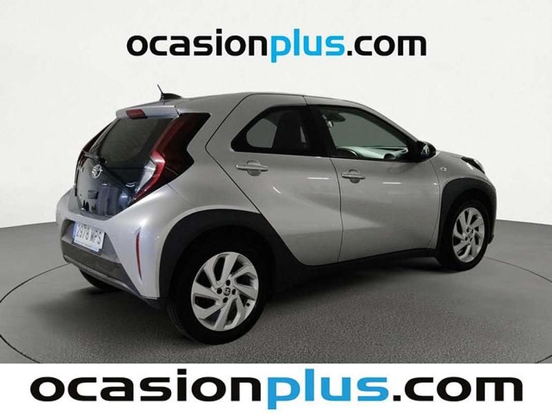 Usado Toyota Aygo Play 72 CV (52 kW) 2024 Gris Utilitario
