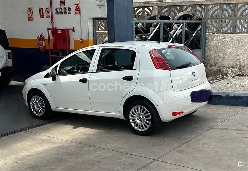 Usado Fiat Punto 77 CV (56 kW) 2016 Blanco Utilitario