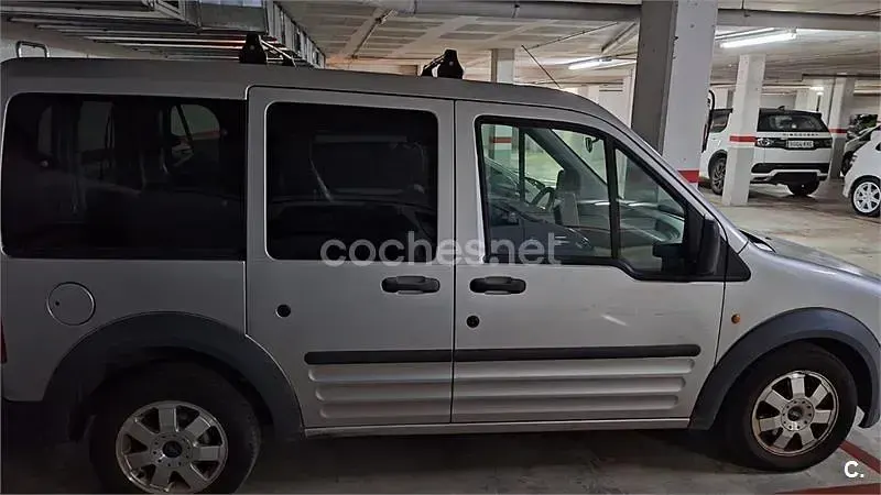 Usado Ford Tourneo Connect Trend 115 CV (84 kW) 2013 Gris / plata Monovolumen