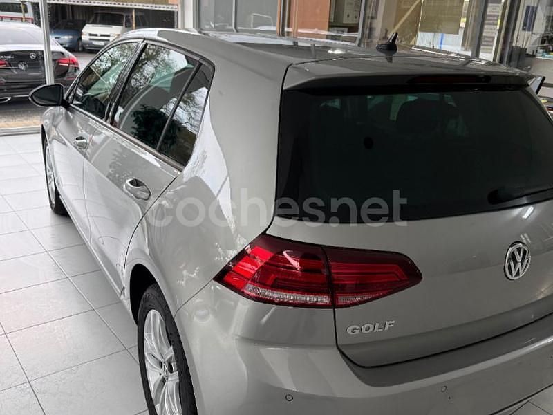 Usado VW Golf VII Advance 115 CV (84 kW) 2019 Gris / plata Berlina