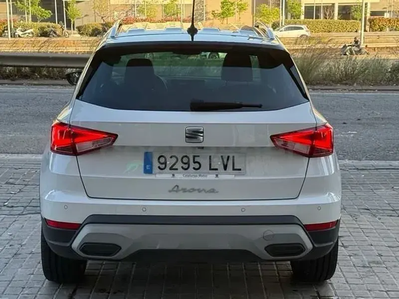 Usado Seat Arona Xperience 90 CV (66 kW) 2021 Blanco SUV