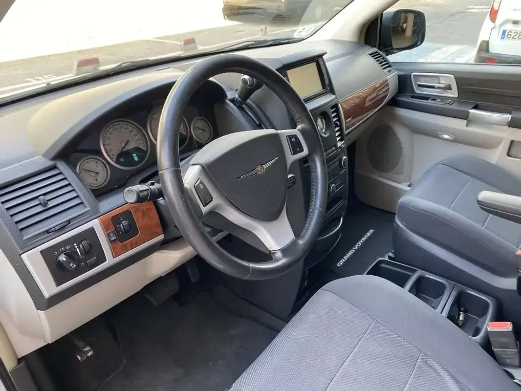Usado Chrysler Voyager 150 CV (110 kW) 2008 Negro Monovolumen