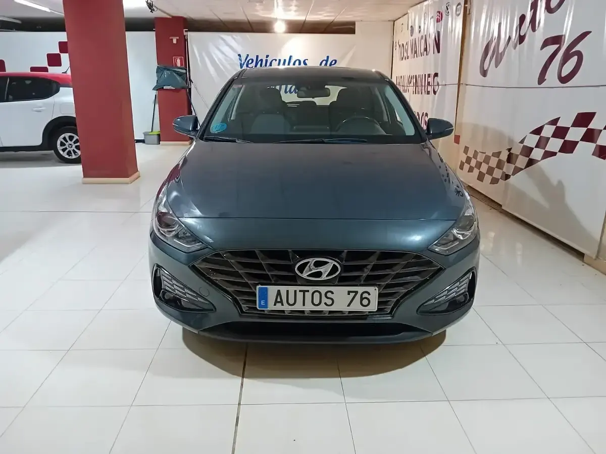 Usado Hyundai i30 136 CV (100 kW) 2021 Gris